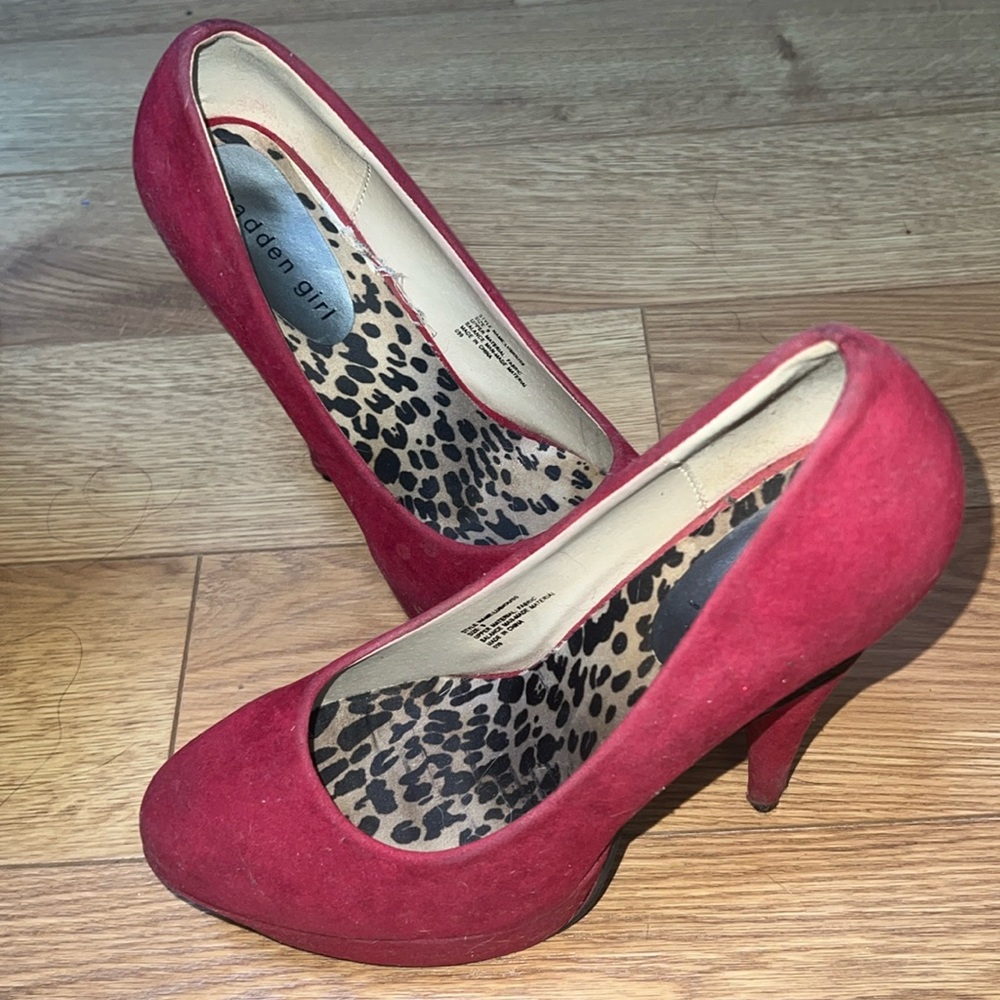 Madden Girl Red Suede Platform Pump Heels size 9